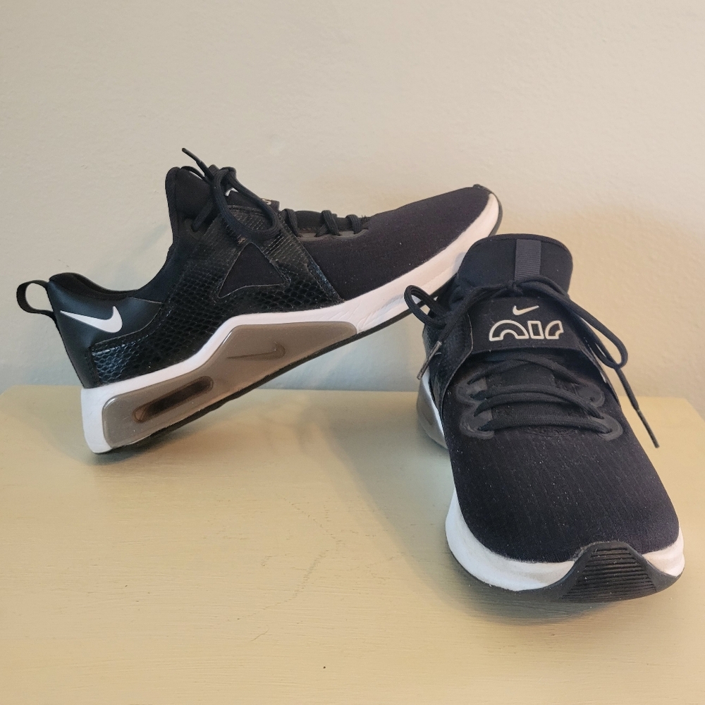 Nike Black and White Sneakers Womens 7.5